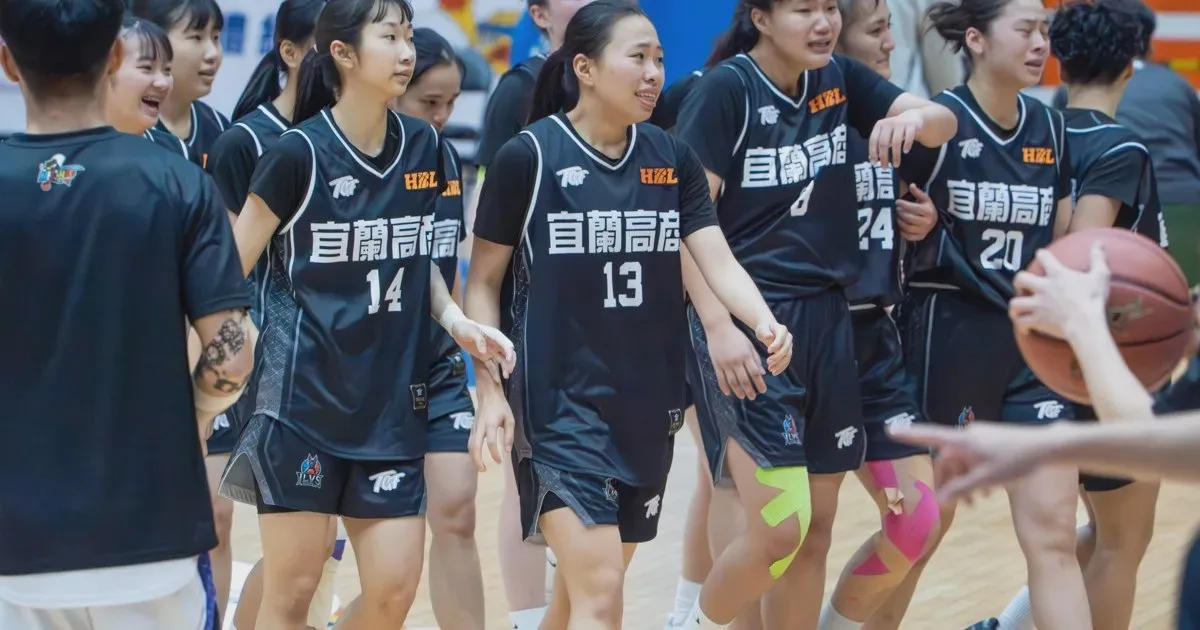 《籃球》21分落後大逆轉！呂姿穎「準絕殺」三分彈 宜蘭高商氣走小港奪冠